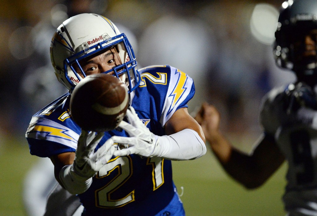Agoura’s Harrison Wong #21 can't make the catch in the end zone during their game against Sierra Canyon at Agoura High School in Agoura Friday, September 19, 2014. (Photo by Hans Gutknecht/Los Angeles <span id=