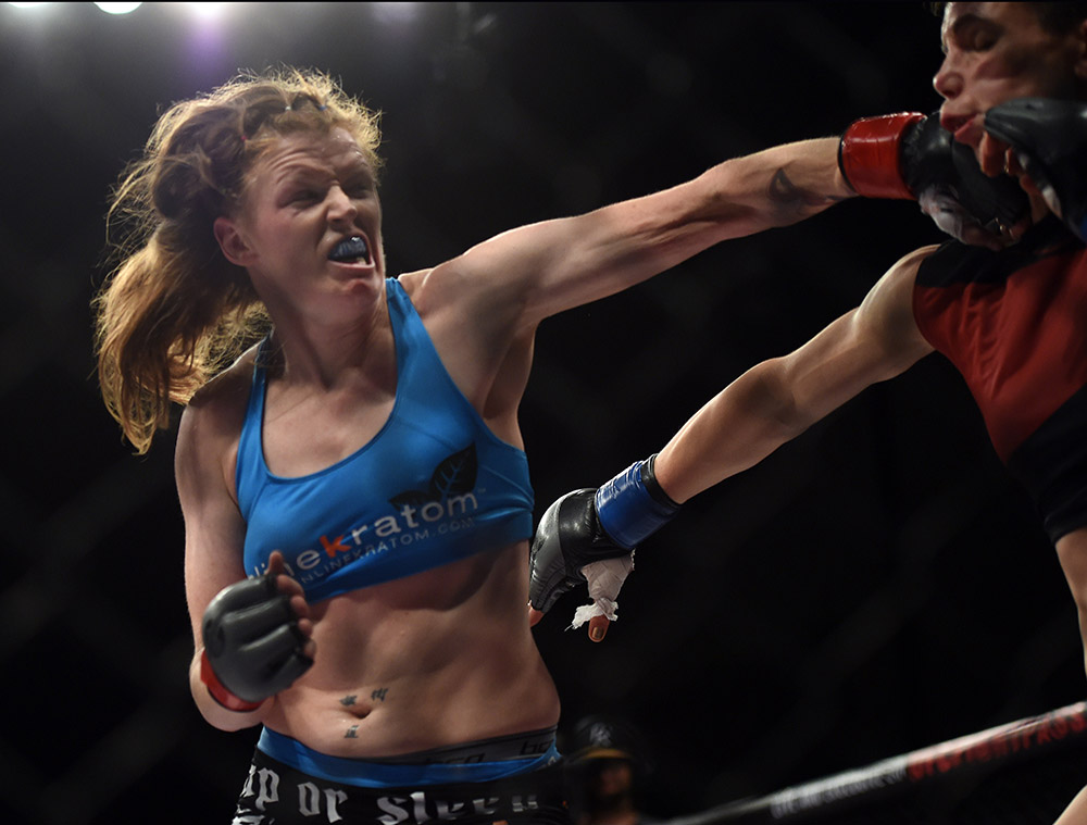 Tonya Evinger defeats Colleen Schneide to retain her bantamweight title during Invicta FC 17 at the Hangar at OC Fair & Event Center in Costa Mesa, CA. Saturday, May 7, 2016. (Photo by Hans Gutknecht/Los Angeles Daily News)